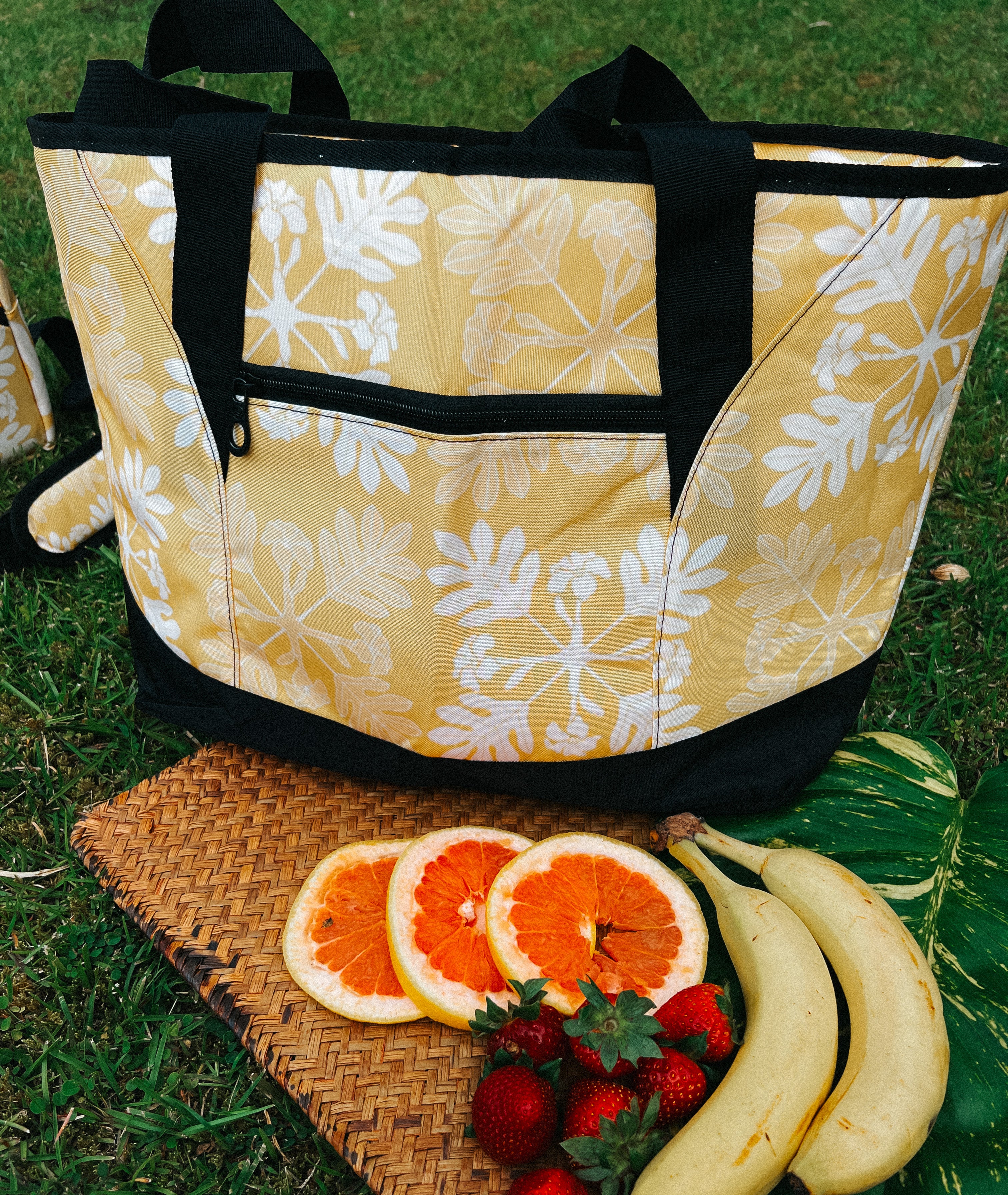 Puakenikeni Quilt - Insulated Cooler Bag - LEIOHU DESIGNS