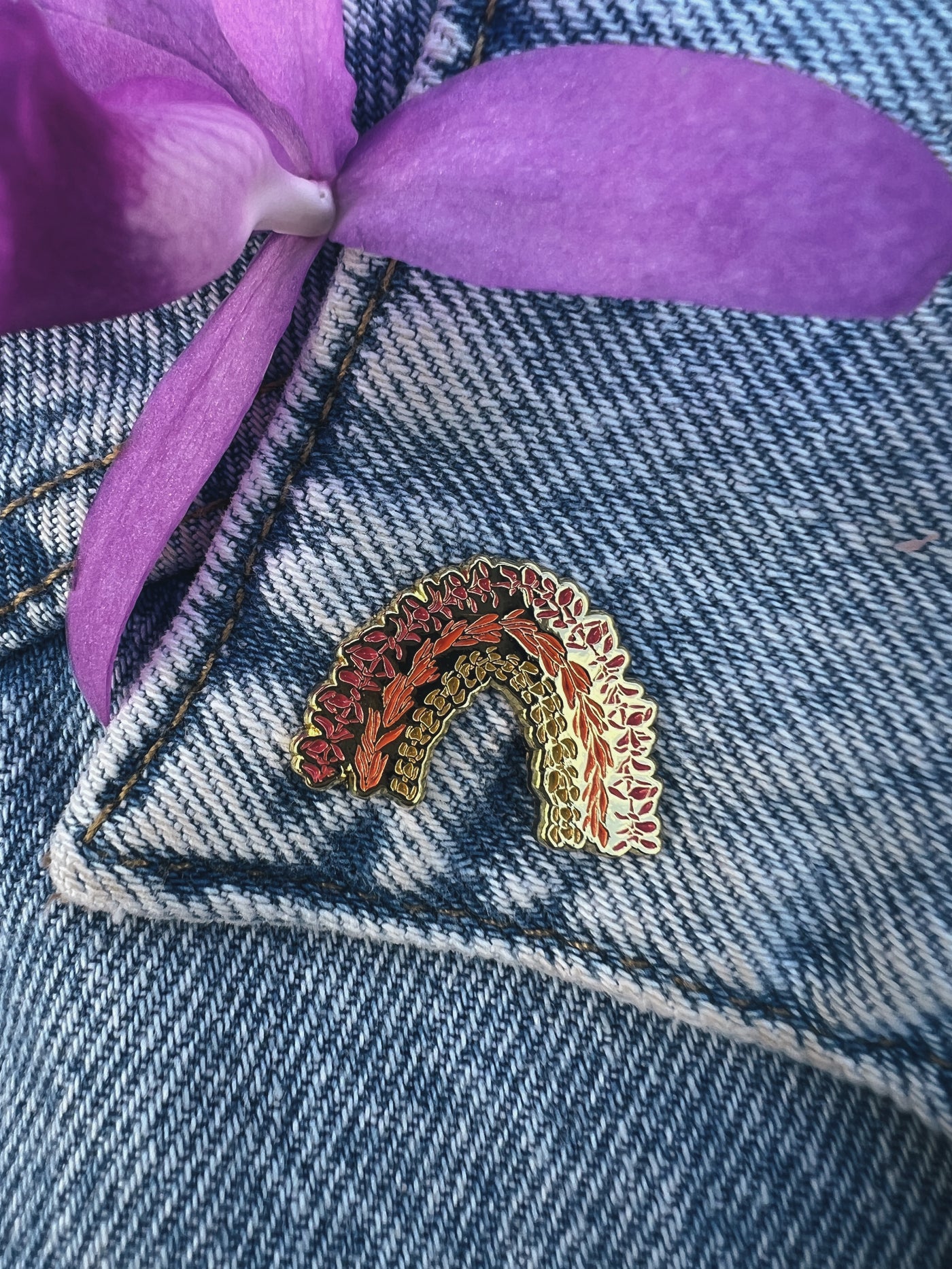 Ānuenue Lei  - Enamel Pin