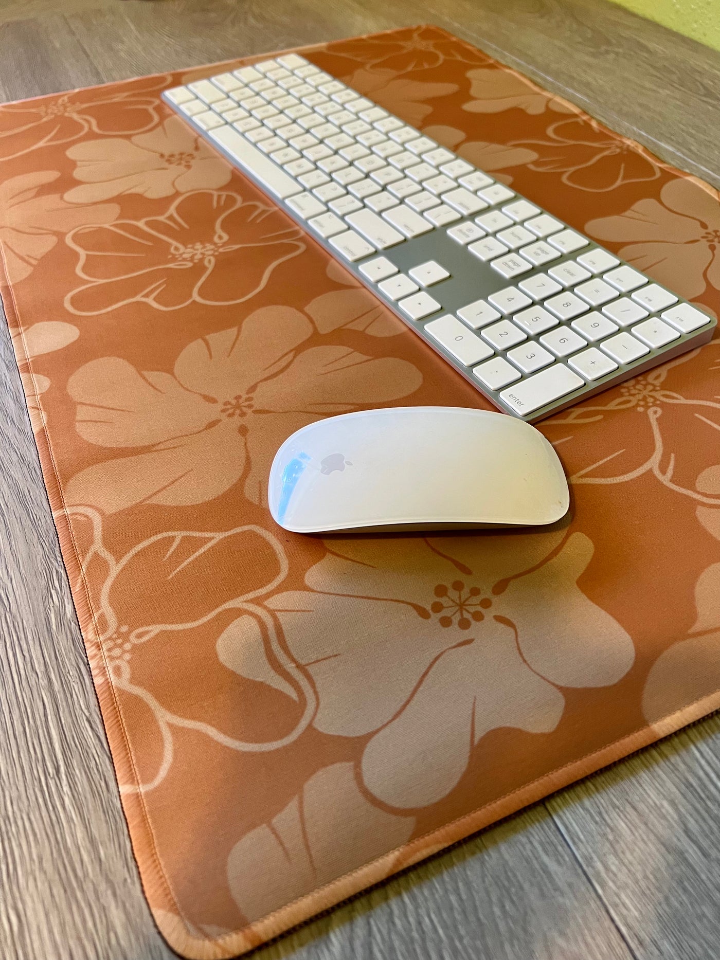 Retro Ilima -  Desk Mat