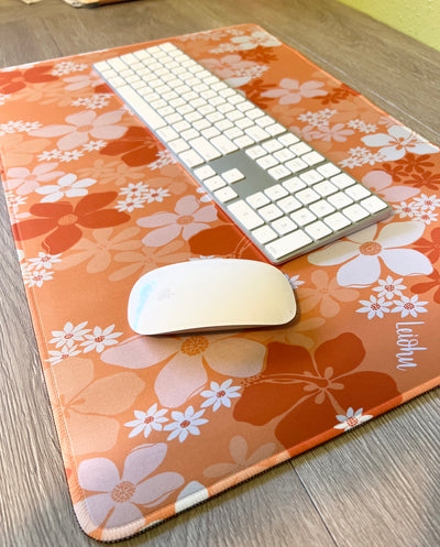 Groovy Pua -  Desk Mat