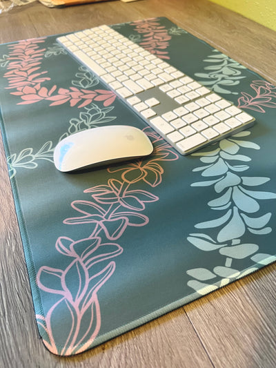 Groovy Pua Melia -  Desk Mat