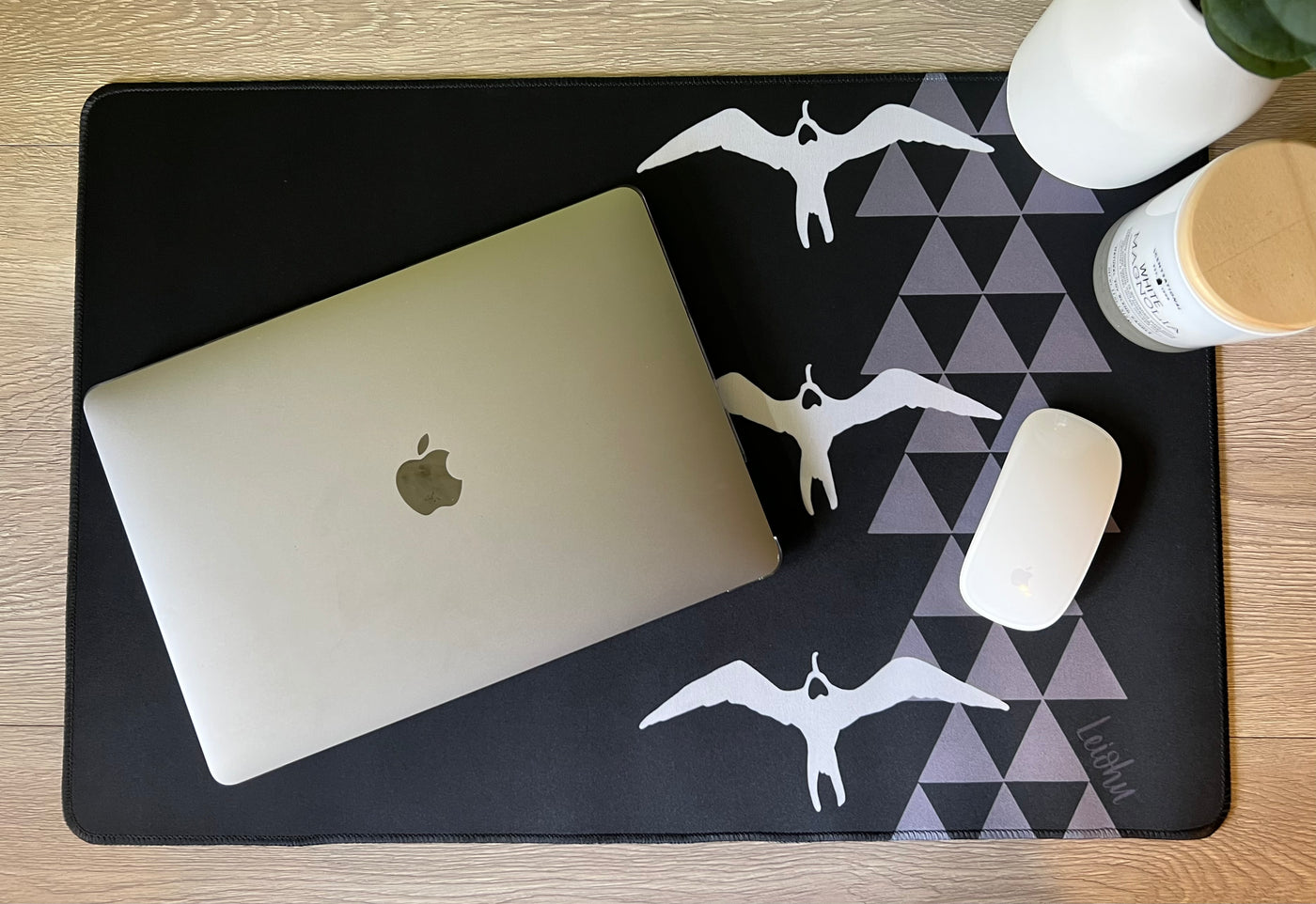 'Iwa - Desk Mat