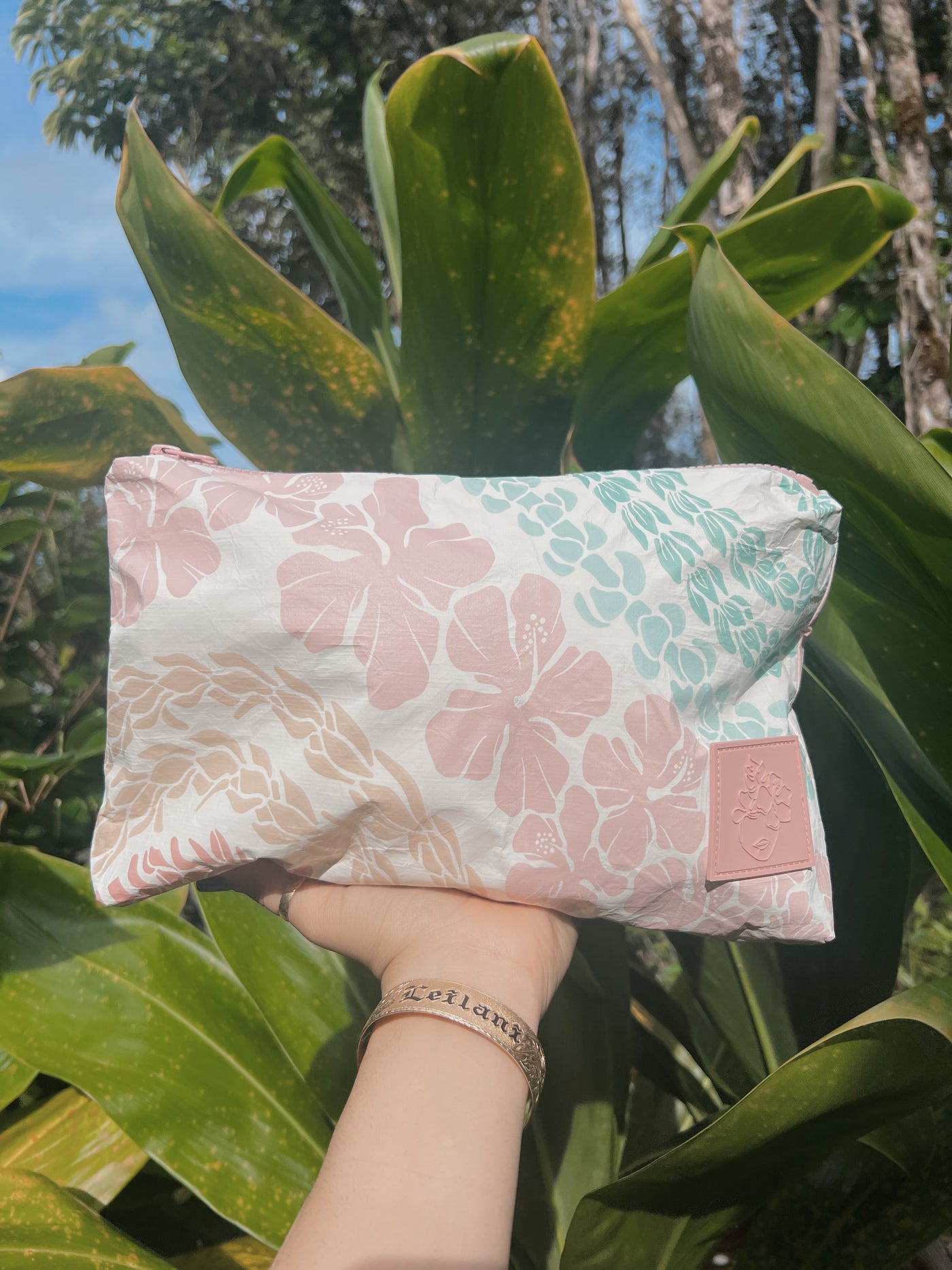 Kahakai Pouch - Medium - Groovy Lei