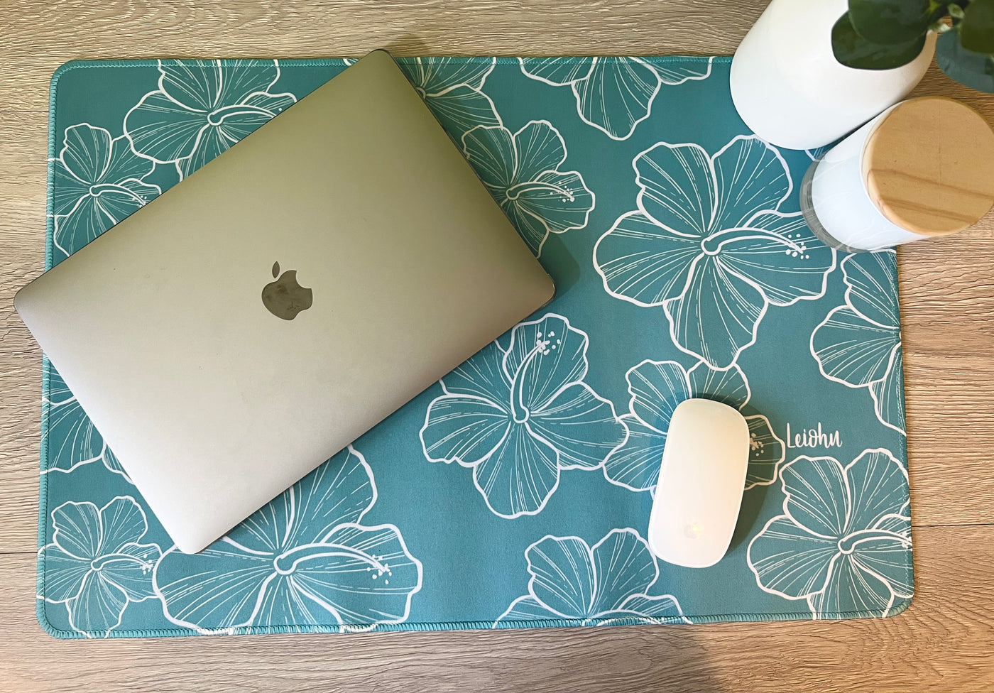 Hibiscus -  Desk Mat